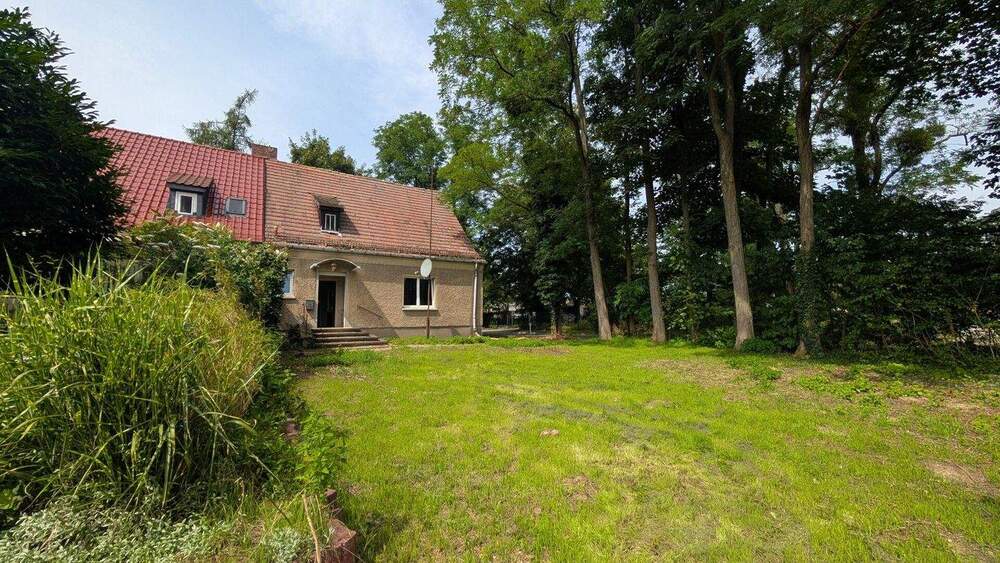 Thumbnail-Sanierungsobjekt - 6-Zimmer-Doppelhaushälfte in Bornim