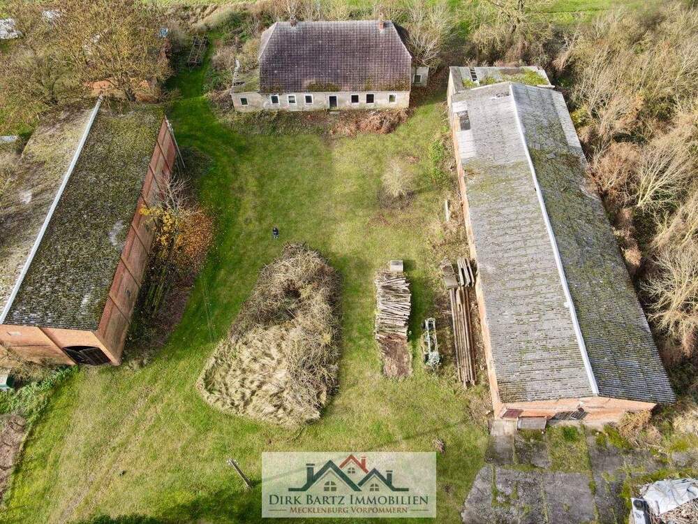 Thumbnail-Dreiseitenhof mit massiven Scheunen und sanierungsbedürftigem Bauernhaus!!