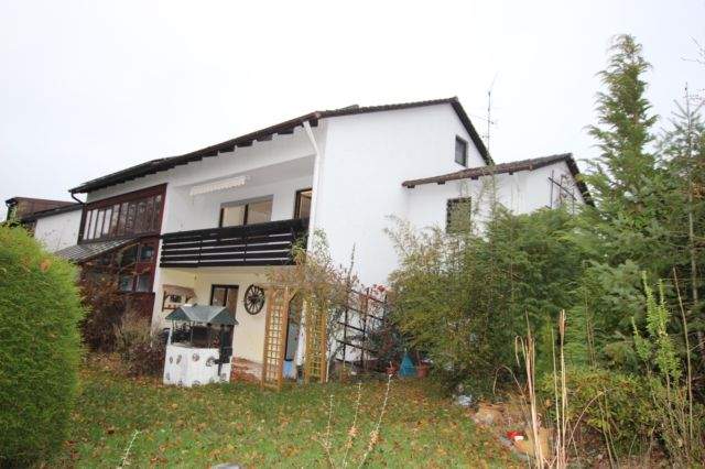 Thumbnail-sanierungsbedürftiges Reihenhaus Hanglage in schöner Siedlungslage - 748