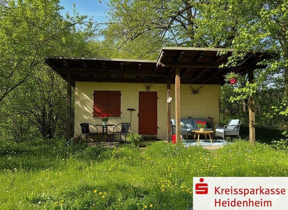 Thumbnail-Großzügiger Garten mit massiver Hütte