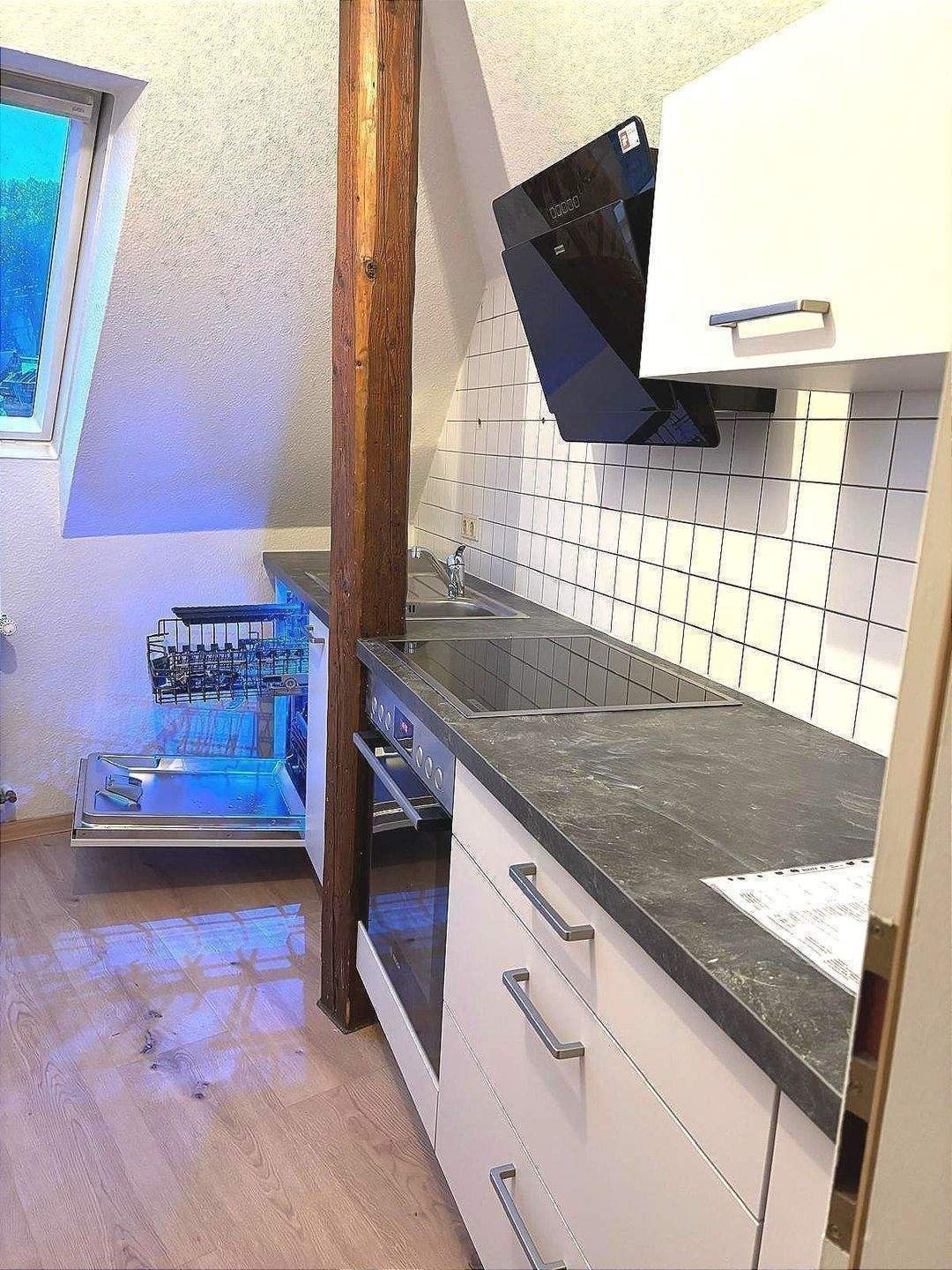 Thumbnail-Frei ab sofort 3-Zimmer-Dachgeschosswohnung im 3. Obergeschoss (ohne Aufzug) neue Einbauküche