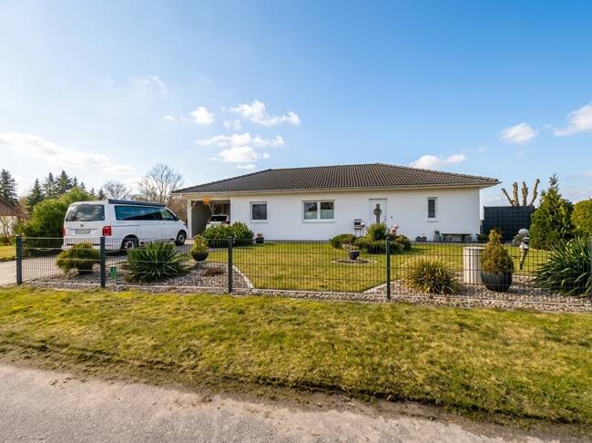Thumbnail-Moderner KfW-55 Bungalow mit großem Grundstück und Photovoltaik in Obere Warnow