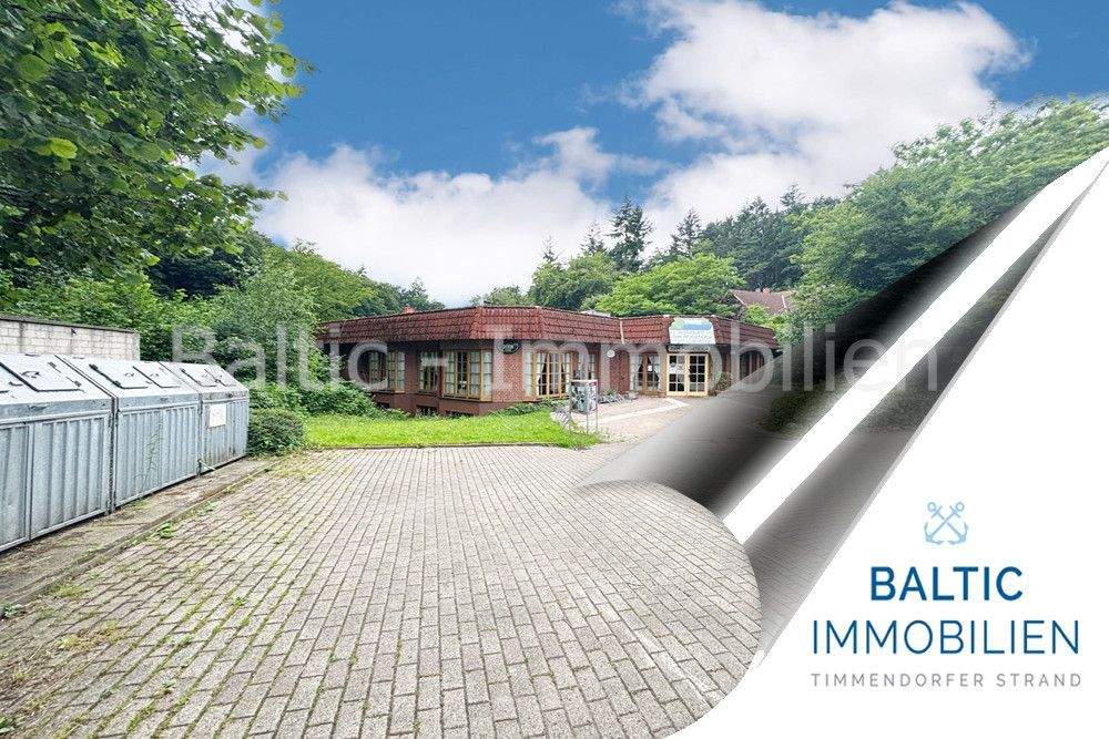 Thumbnail-Grundstück mit Altbestand und Parkplätzen