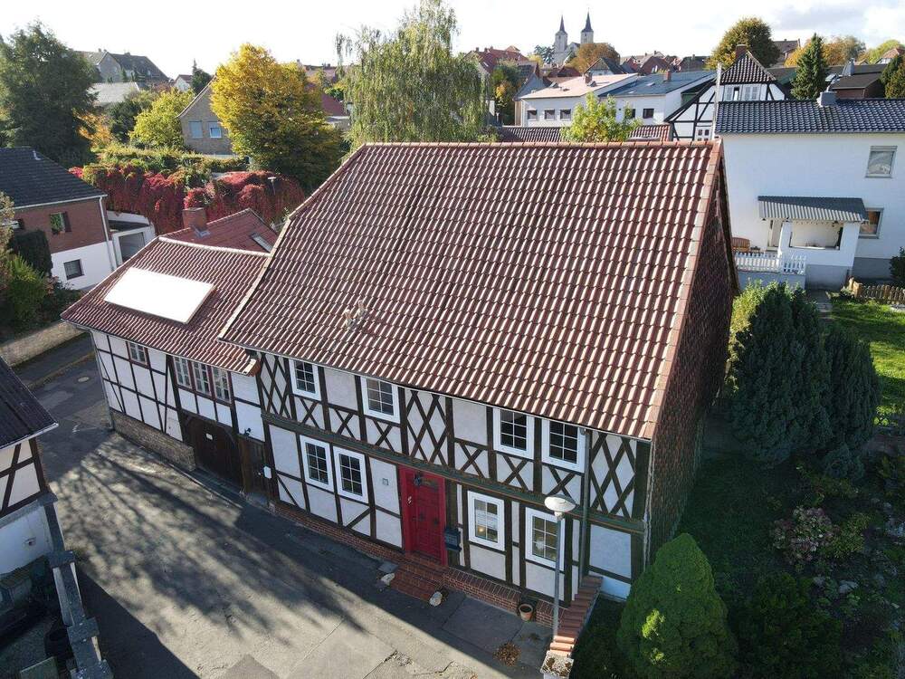 Thumbnail-Historisches Fachwerkhaus mit Einliegerwohnung, Nebengebäude & großem Grundstück in zentraler Lage von Schöningen
