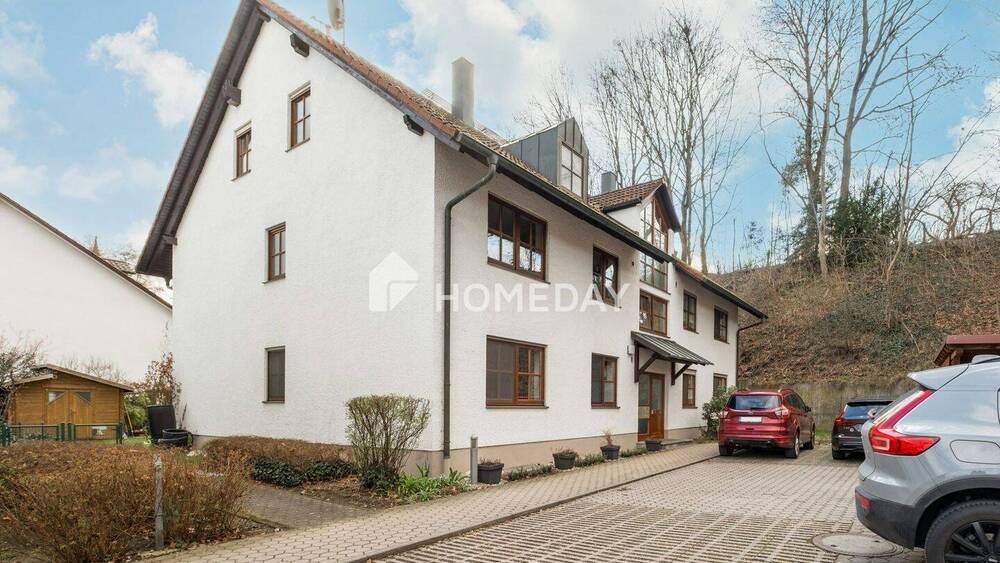 Thumbnail-Großzügige 4-Zimmer-Wohnung mit Garage und Carport und grüner Aussicht