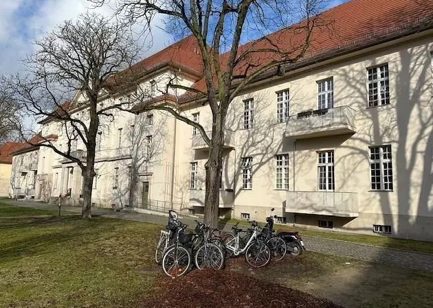 Thumbnail-Einladende 2-Zimmer-Wohnung in Berlin mit schöner Loggia zu verkaufen
