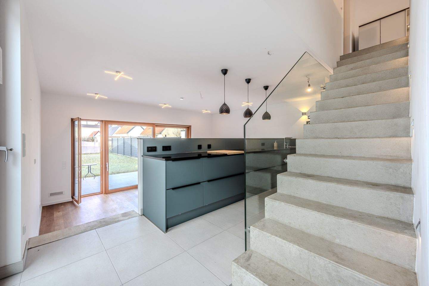 Thumbnail-Exklusives Wohnen: Modernes Einfamilienhaus (2020) mit großem Garten in Griesheim