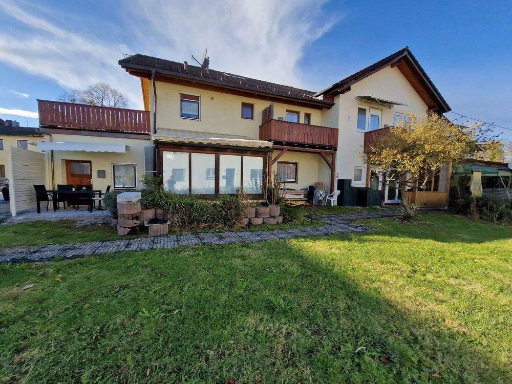 Thumbnail-Mehrfamilienhaus mit fünf Wohnungen und einer Gewerbeeinheit in guter Lage