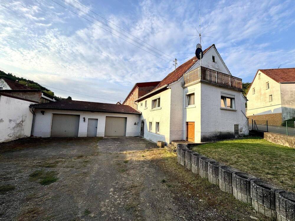 Thumbnail-Hefersweiler: Renovierungsbedürftiges Einfamilienhaus mit großer Garage und Hofgelände