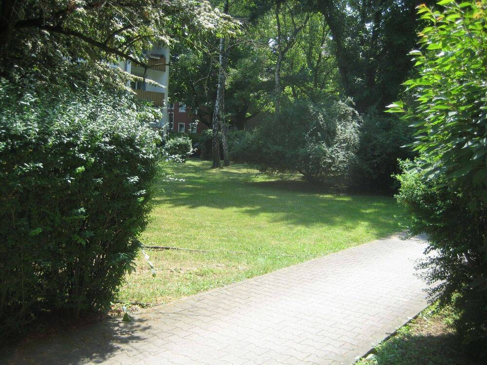 Thumbnail-F - Eckenheim nähe Dornbusch, sehr schöne 2 Zi. ETW, EBK, Tgl. Bad, Balkon in ruhiger Lage!