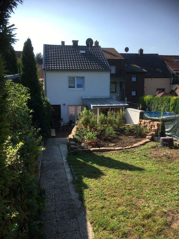 Thumbnail-Zwei Wohnhäuser hintereinander, mit Hofterrasse, Terrassen, Garten und Garage, in St. Ingbert - Gartenstrasse