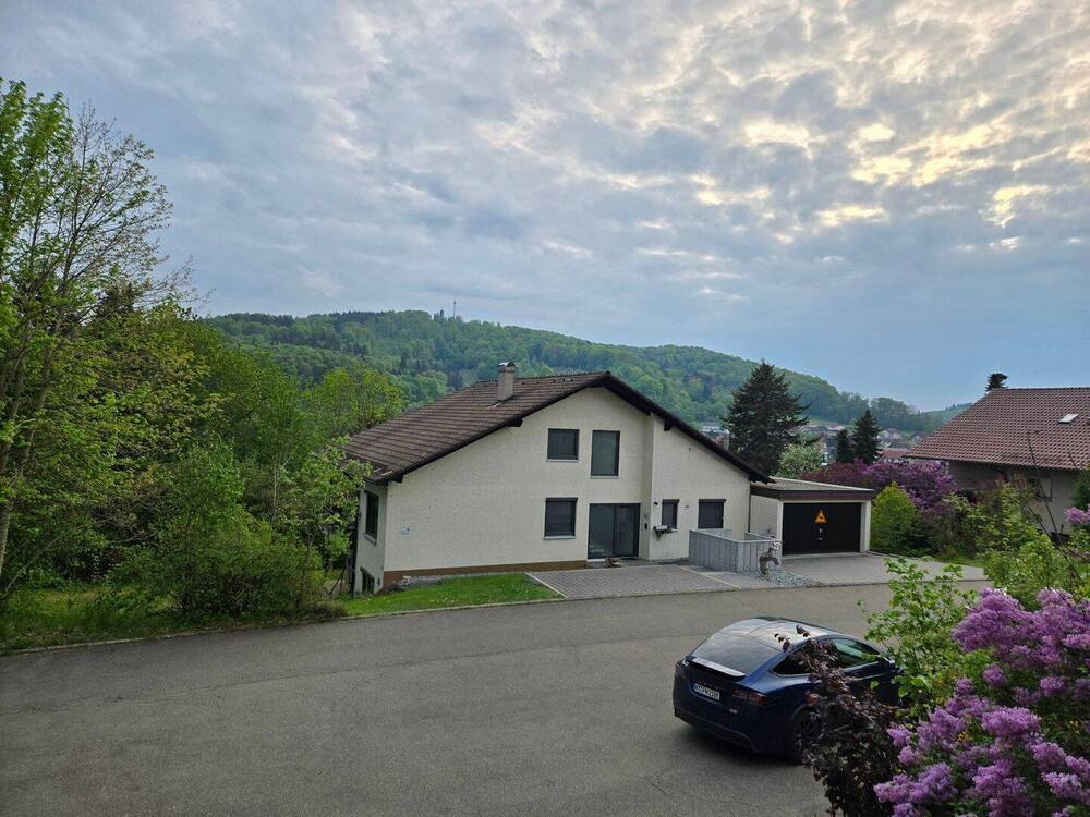 Thumbnail-Großzügiges Mehrfamilienhaus mit Ausbaupotenzial, Sauna, Wintergarten und großem Garten