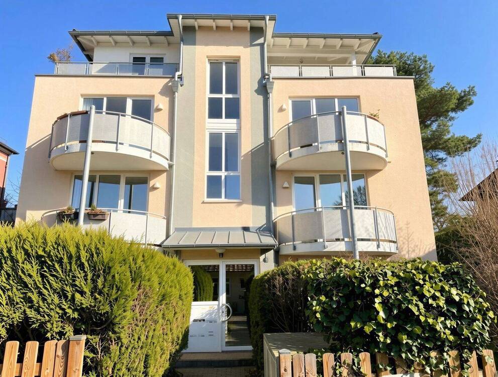 Thumbnail-Wohnen im Villenviertel: Stilvolle 2-Zimmer-Wohnung im 1. OG mit Balkon und TG