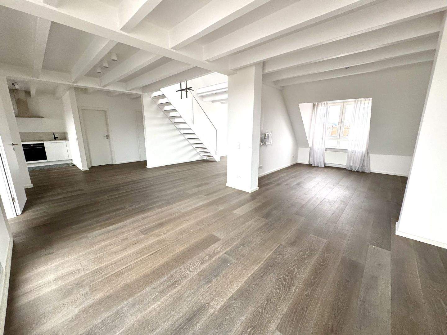 Thumbnail-KL-City-Nähe Fußgängerzone - Großzügige 2-Zimmer-Dachgeschosswohnung mit zwei Balkonen