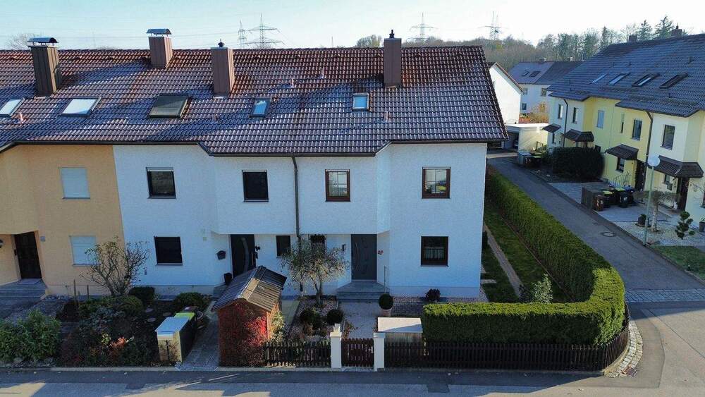 Thumbnail-Großzügiges Reihenendhaus mit Dachstudio, schön angelegtem Außenbereich und optimaler Raumaufteilung