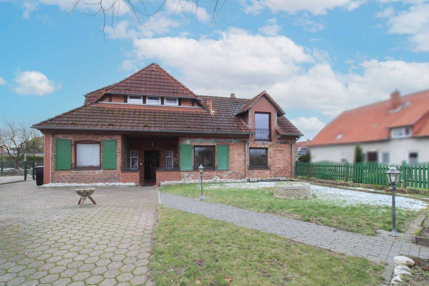 Straßenansicht