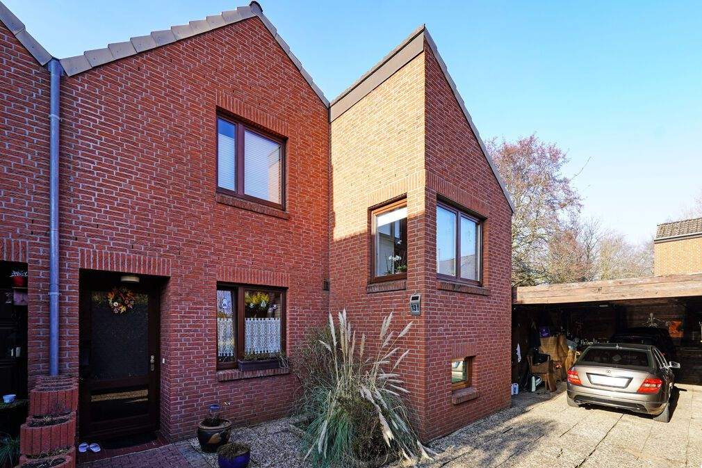 Thumbnail-Gepflegte DHH mit 5 Zi. in attraktiver Lage.