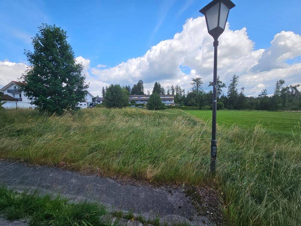 Thumbnail-Grundstück mit genehmigtem Vorbescheid für Doppelhaushälfte