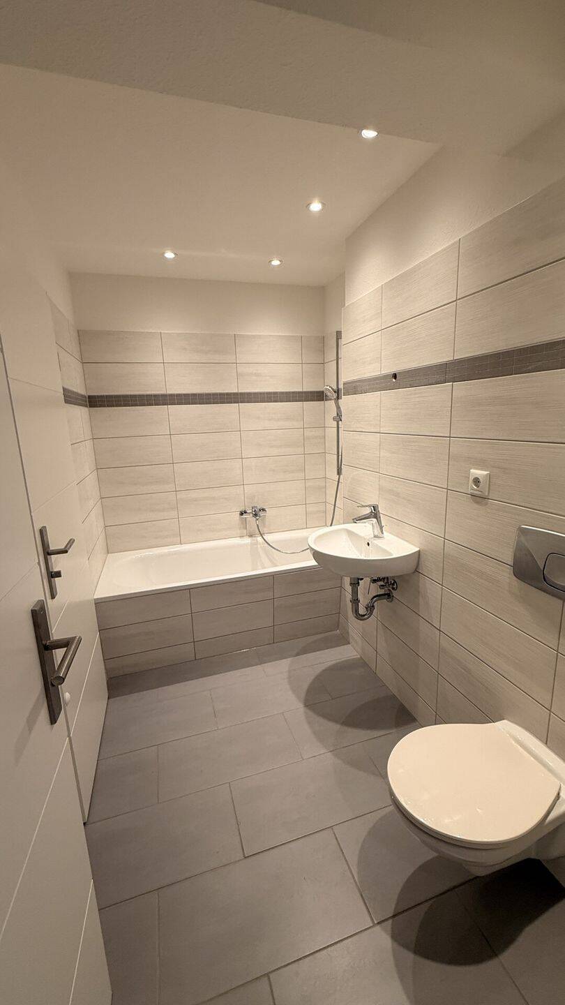 Thumbnail-Terrassentraum auf dem Land - großzügige 4-Raum-Wohnung mit Tiefgaragen-Stellplatz!