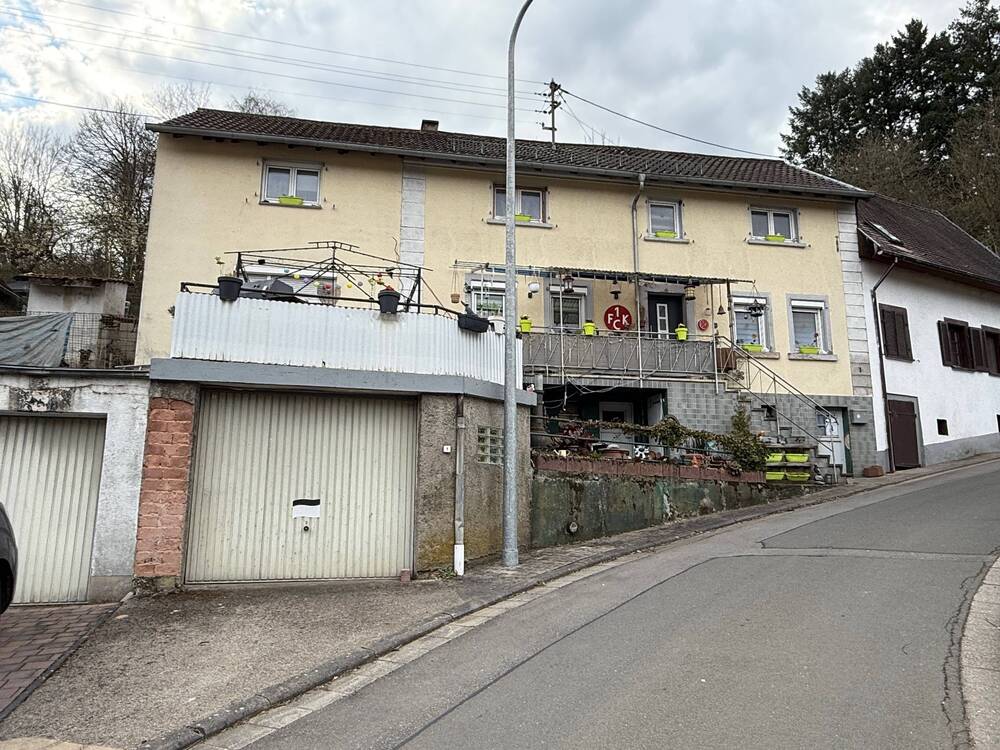 Thumbnail-Familiendomizil: Umfangreich saniertes Haus in Gehrweiler zu verkaufen