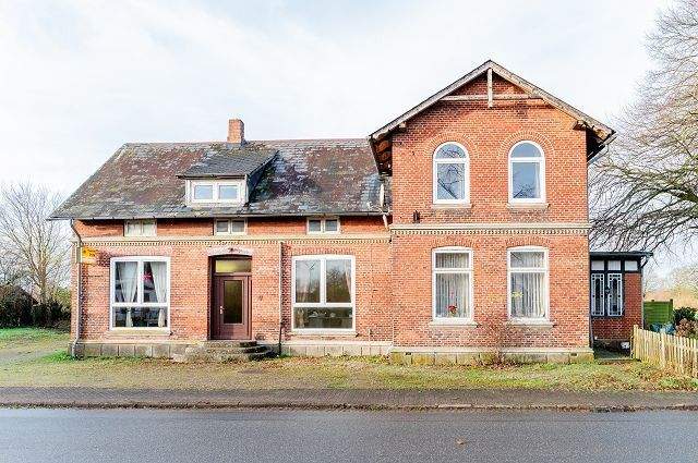 Thumbnail-Altbau mit Herz und Herausforderungen - Ehemaliges Kaufmannshaus mit Sanierungsbedarf