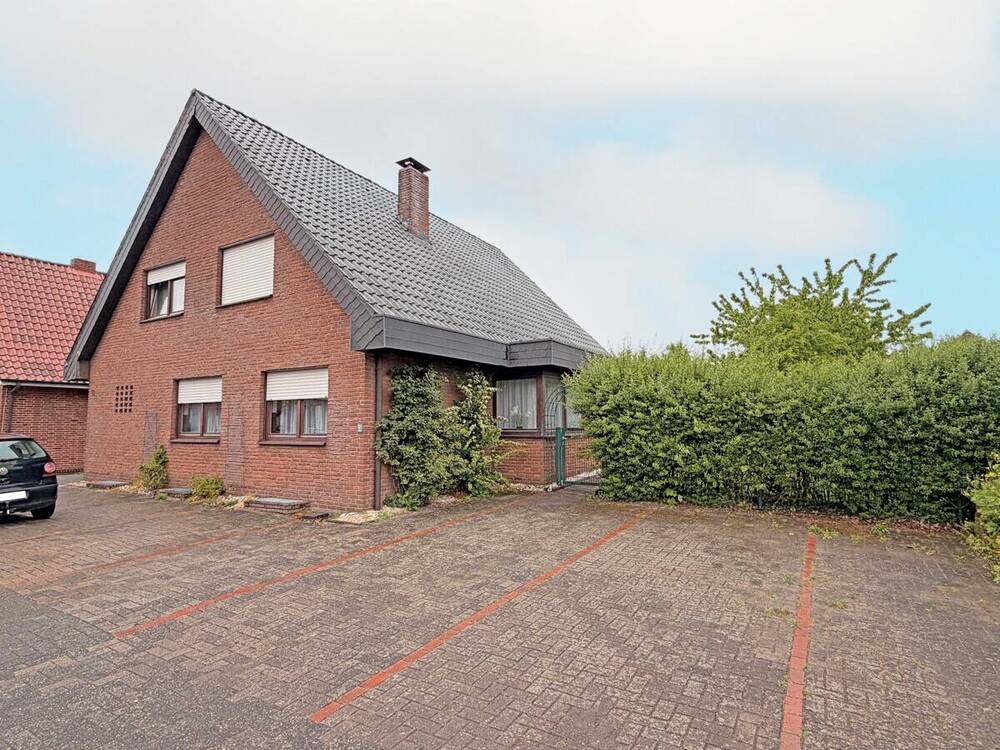 Thumbnail-Einfamilienhaus mit großem Grundstück!