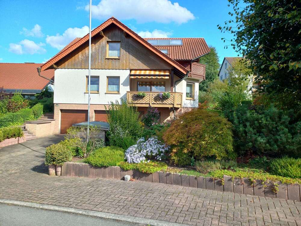 Thumbnail-Zweifamilienhaus mit Doppelgarage in idyllischer Lage in Diemelstadt-Wrexen