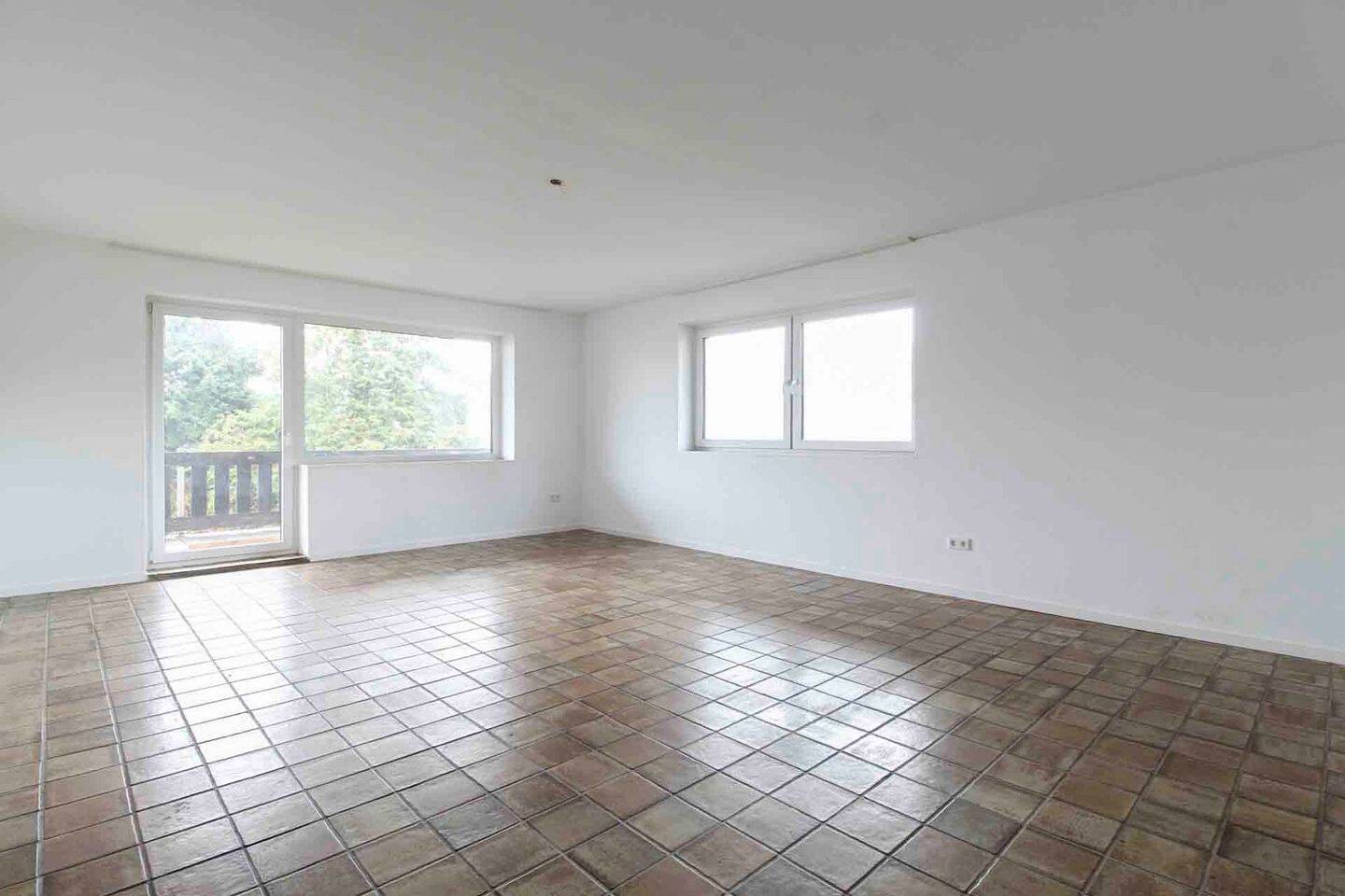 Thumbnail-Zentral gelegen: 4,5-Zimmer-Wohnung mit Balkon, Stellplatz & Fußbodenheizung - provisionsfrei