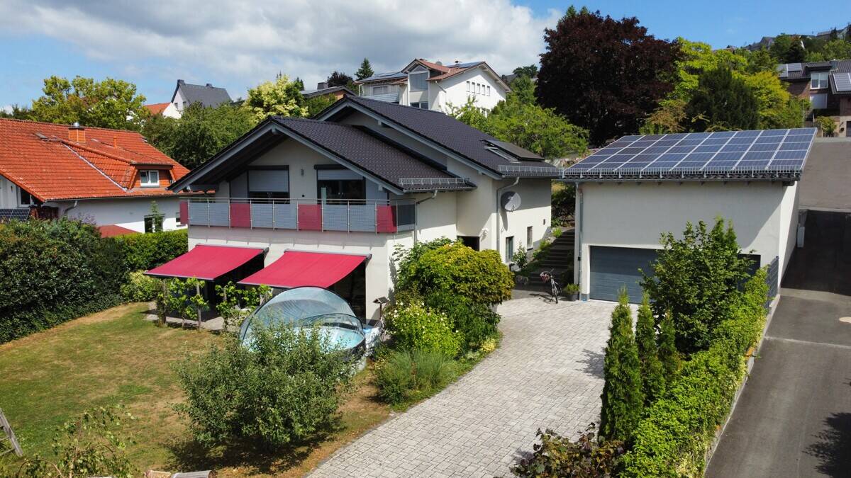 Thumbnail-35444 Biebertal-Vetzberg Traumhaus auf großem Grundstück mit modernster Energietechnik und vier Garagenstellplätzen