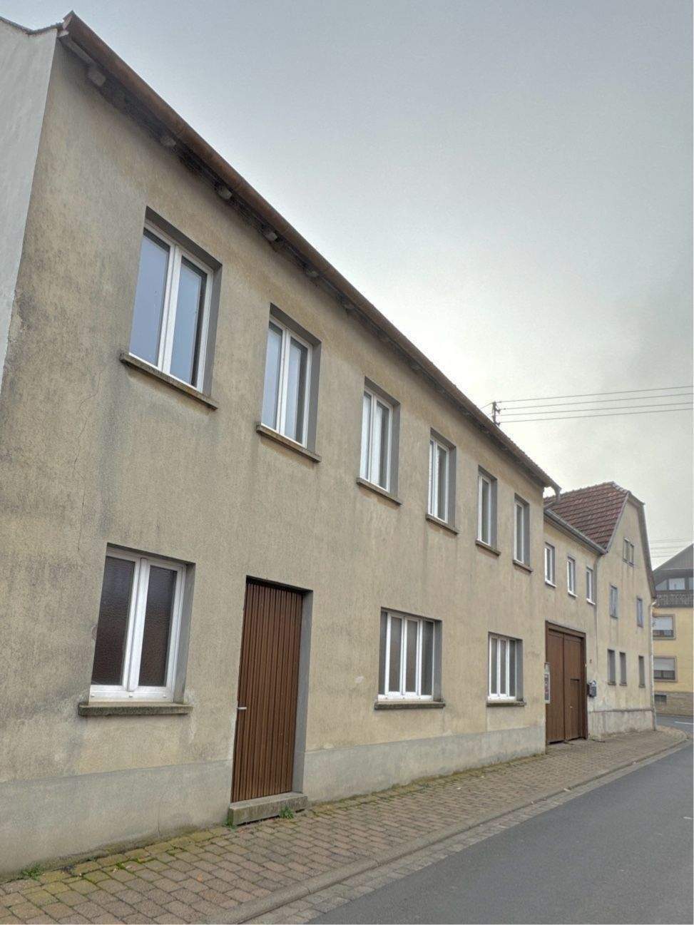 Thumbnail-Großzügiges Gebäude mit Entwicklungspotenzial (Wohn- und Gewerbefläche ca. 265 m² + Nutzfläche ca.155 m²)