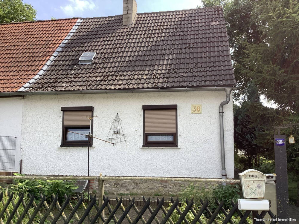 Thumbnail-Kleine DHH, sanierungsbedürftig mit großem Grundstück