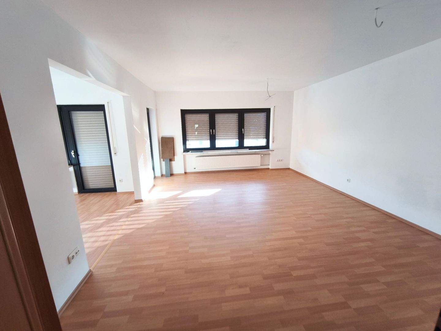 Thumbnail-[1.OG] Wohnung in Ermreuth, 125qm, 3 Zimmer, Küche, Bad, Balkon [Keine Hunde erwünscht]