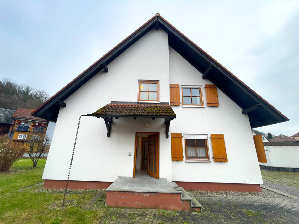 Thumbnail-Gepflegtes Zweifamilienhaus in Rödental zu verkaufen!