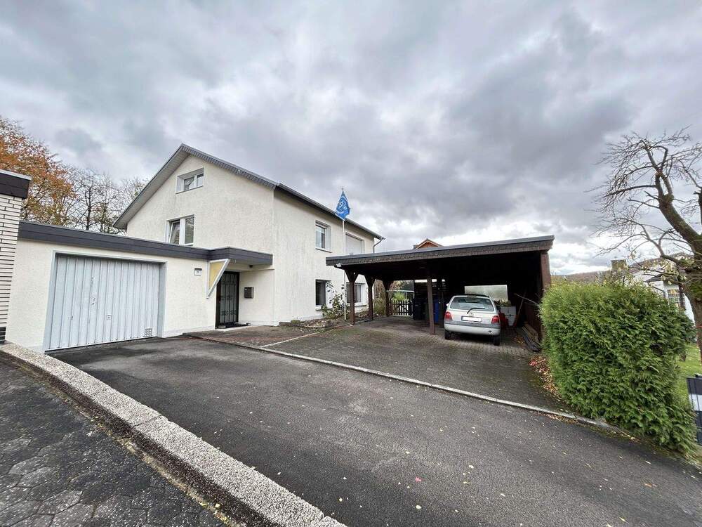 Thumbnail-Freistehendes Einfamilienhaus mit Anbau, Garage, Doppelcarport und Garten in Warburg-Rimbeck