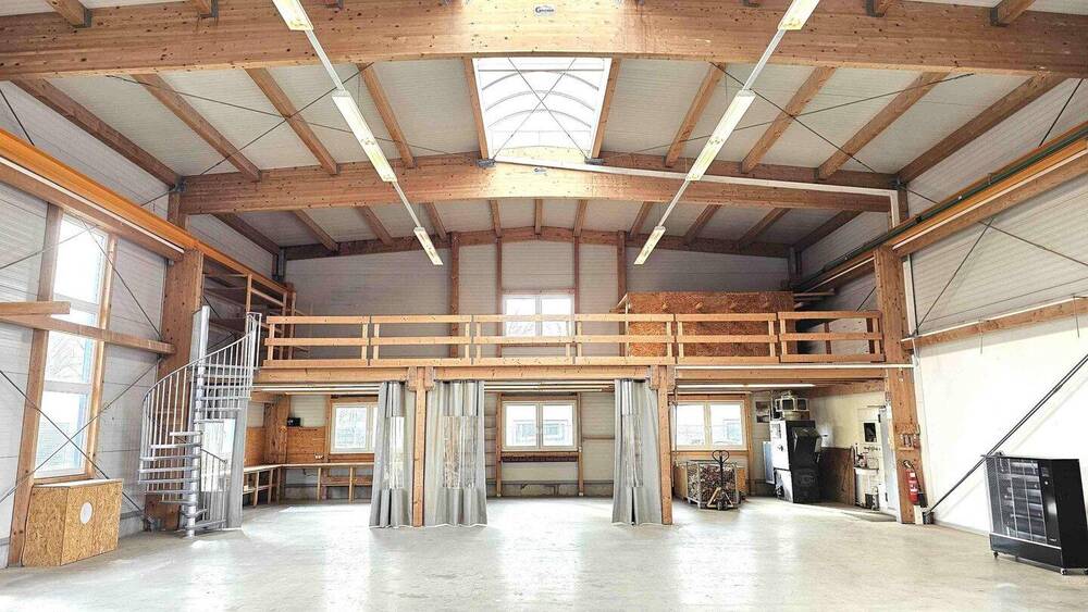 Thumbnail-Gewerbehalle - Neu-UlmBurlafingen zu verpachten - mit Hallenkran, etc.