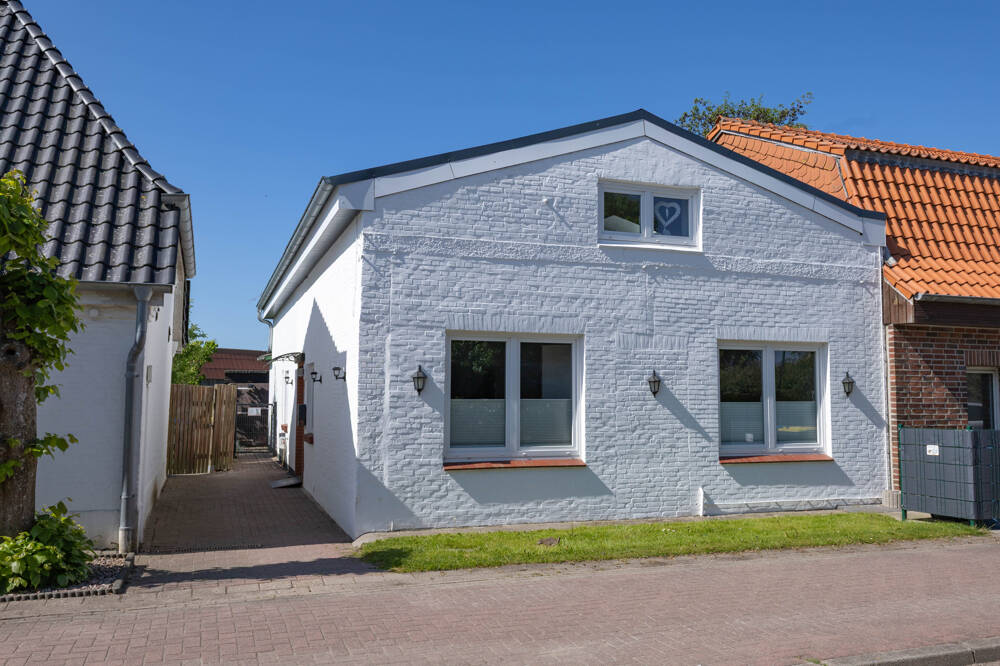 Thumbnail-Teilmodernisiertes Einfamilienhaus in Norddeich zu vermieten