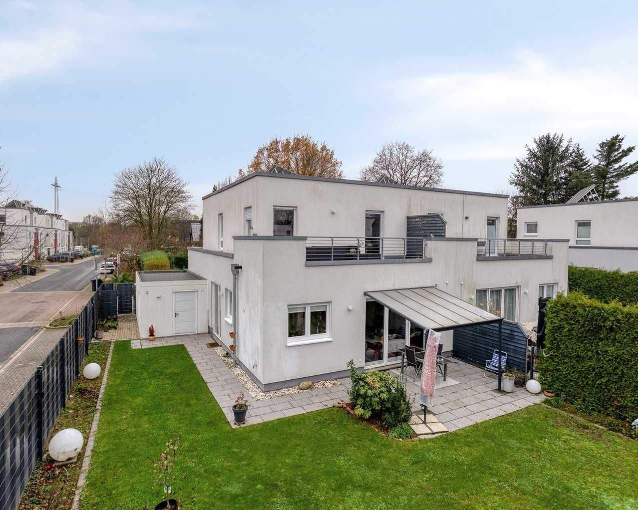 Thumbnail-Moderne Doppelhaushälfte mit sonnigem Garten, Dachterrasse und Garage in Ratingen-Lintorf
