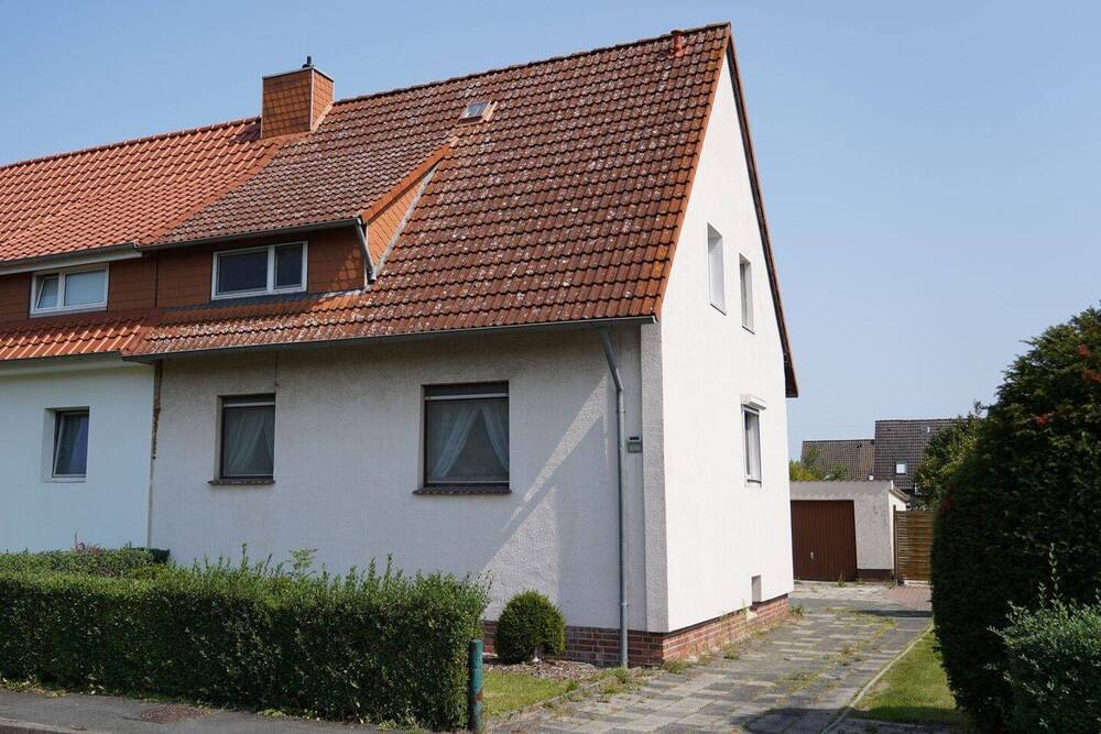 Doppelhaushälfte mit Garage