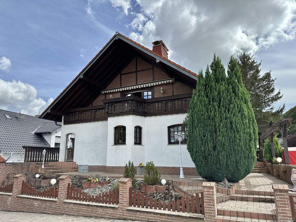 Thumbnail-Stilvolles Einfamilienhaus mit gut vermietbarer Einliegerwohnung und tollem Außenbereich