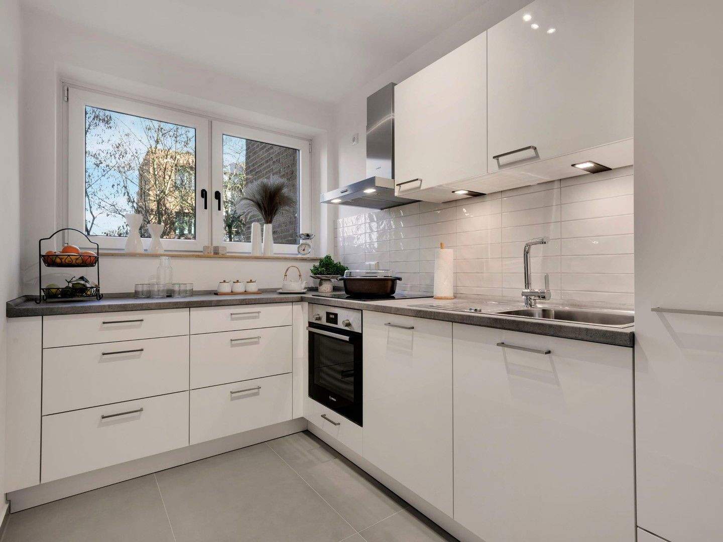 Thumbnail-Wunderschöne renovierte 3-Zimmer-Wohnung mit Loggia, Aufzug und Stellplatz in Hannover