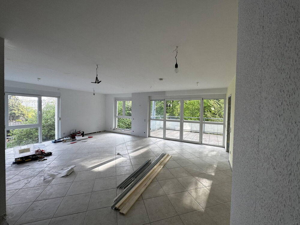 Thumbnail-Großzügige 5-Zimmer-Wohnung nach Sanierung - Raum für die ganze Familie