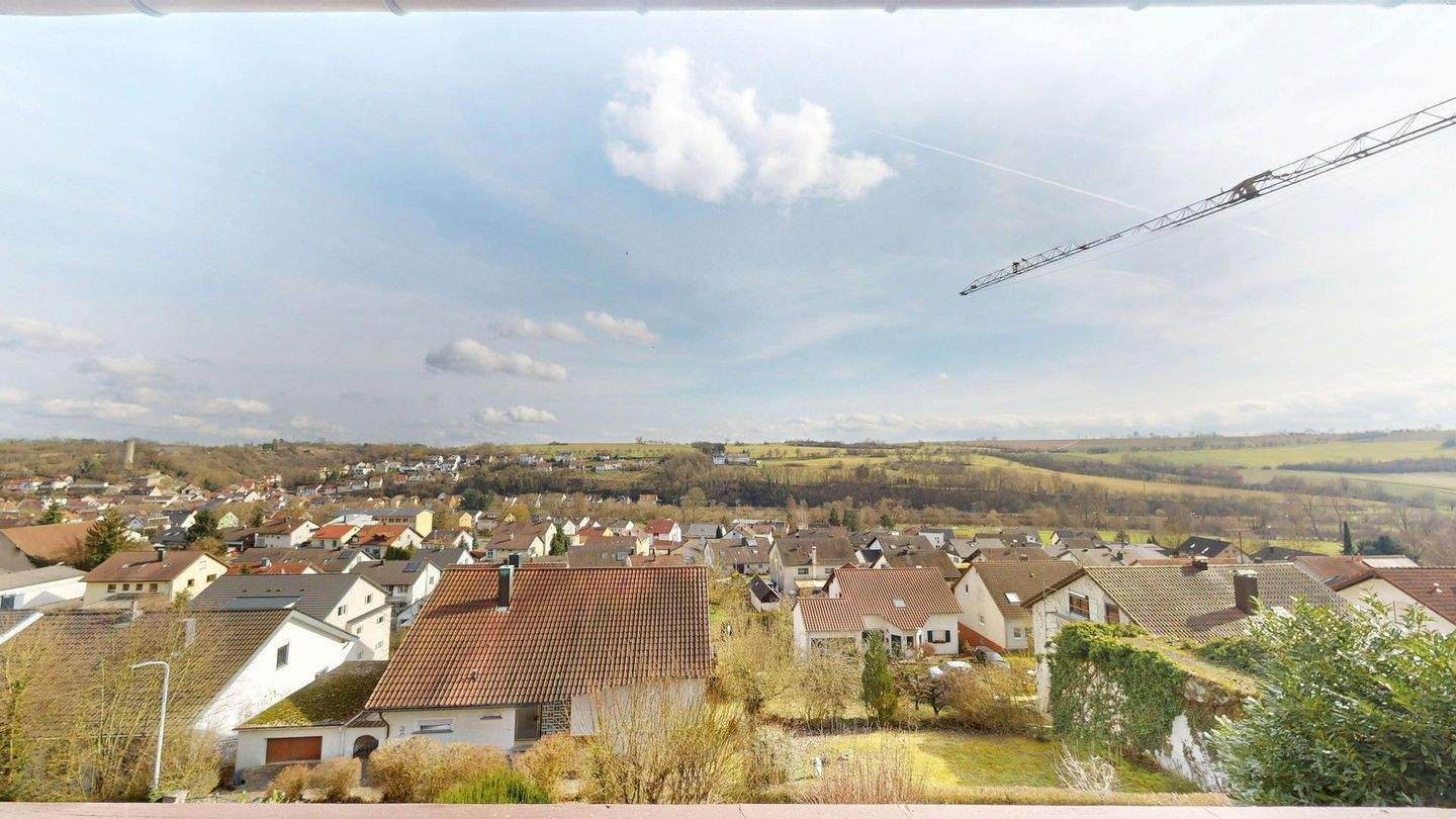 Thumbnail-Freistehendes Einfamilienhaus in Hanglage mit wunderschöner Aussicht über Neudenau-Herbolzheim