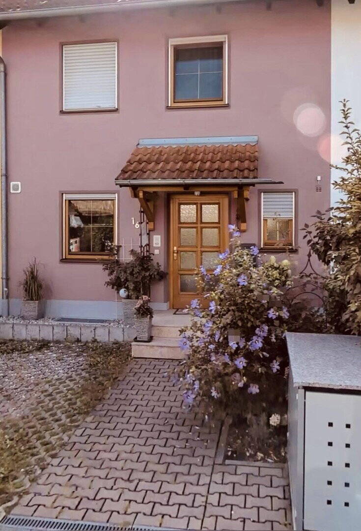 Thumbnail-Provisionsfreies Reihenmittelhaus mit schönem eingewachsenem Garten