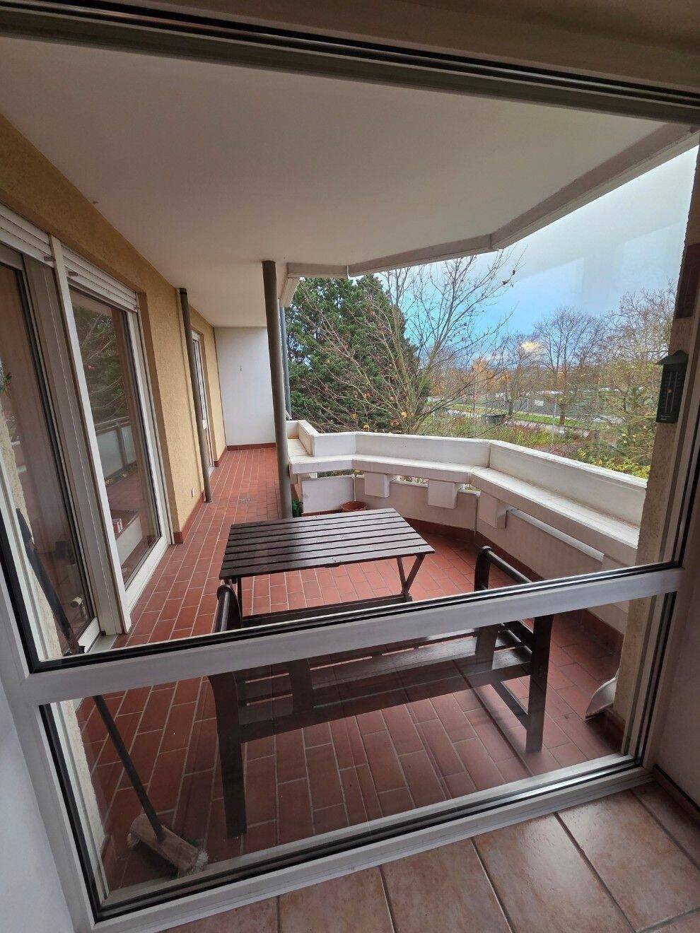 Thumbnail-**Schöne große Dreiraumwohnung mit Balkon und Garage, KAUFEN statt mieten!!***