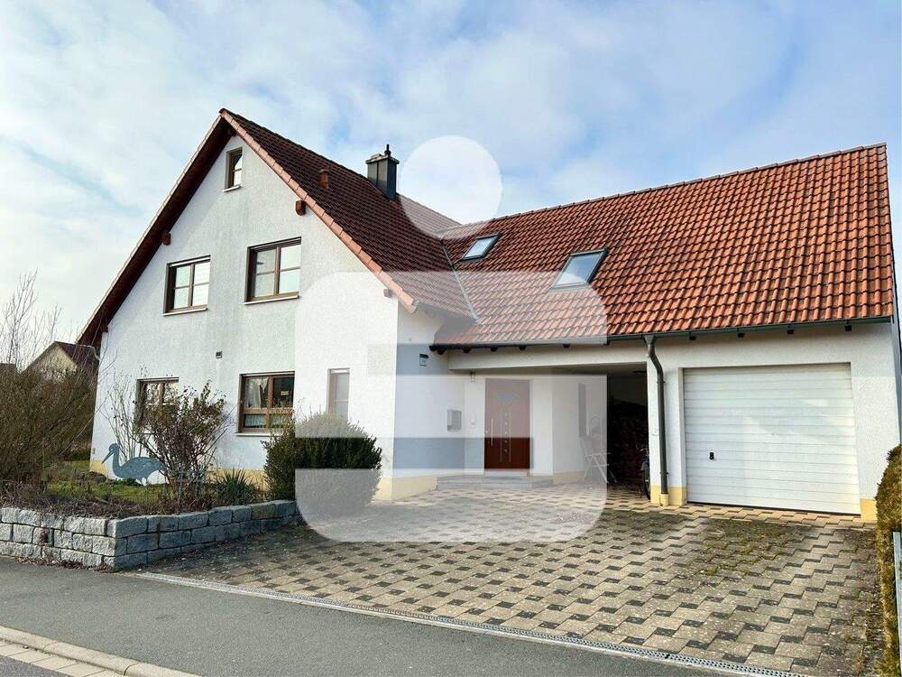 Thumbnail-EFH mit Garage und Carport in Höchstadt a.d. Aisch...Wohnen mit Komfort und viel Platz