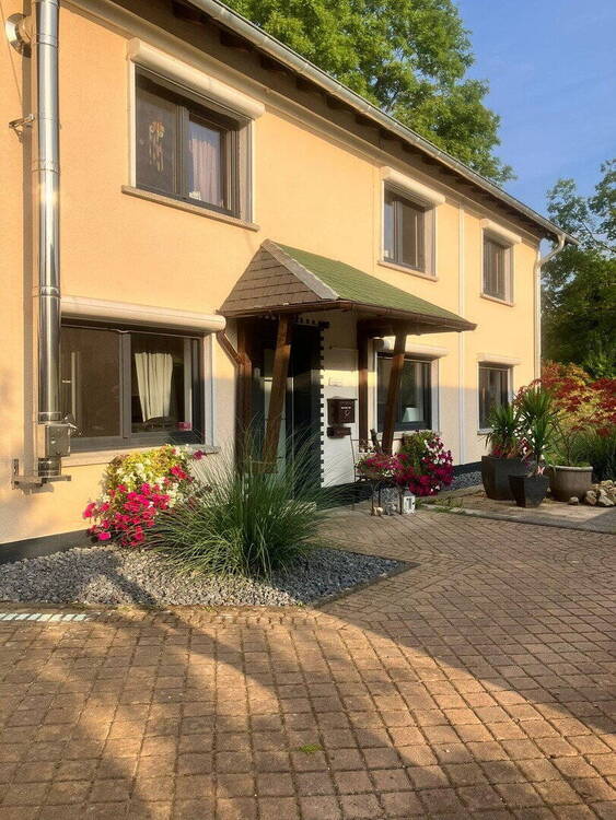 Thumbnail-durchsaniertes Einfamilienhaus mit großem Grundstück incl. separatem Bauland