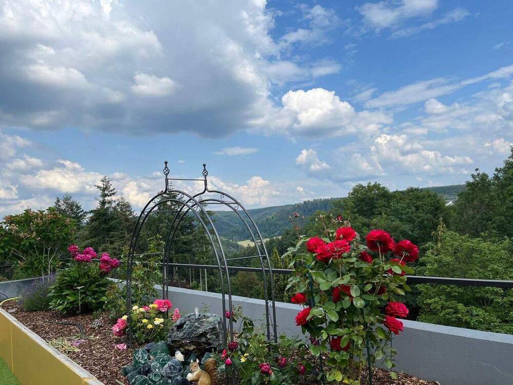 Thumbnail-4-Zimmer-Terrassenwohnung mit riesiger 90 m² Terrasse, Garage & Reihenhaus-Charakter