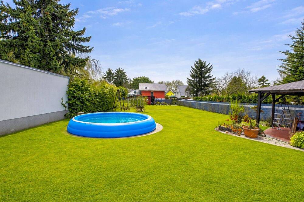 Thumbnail-Raum für Familie: Lichtdurchflutetes Zuhause mit Gartenidylle