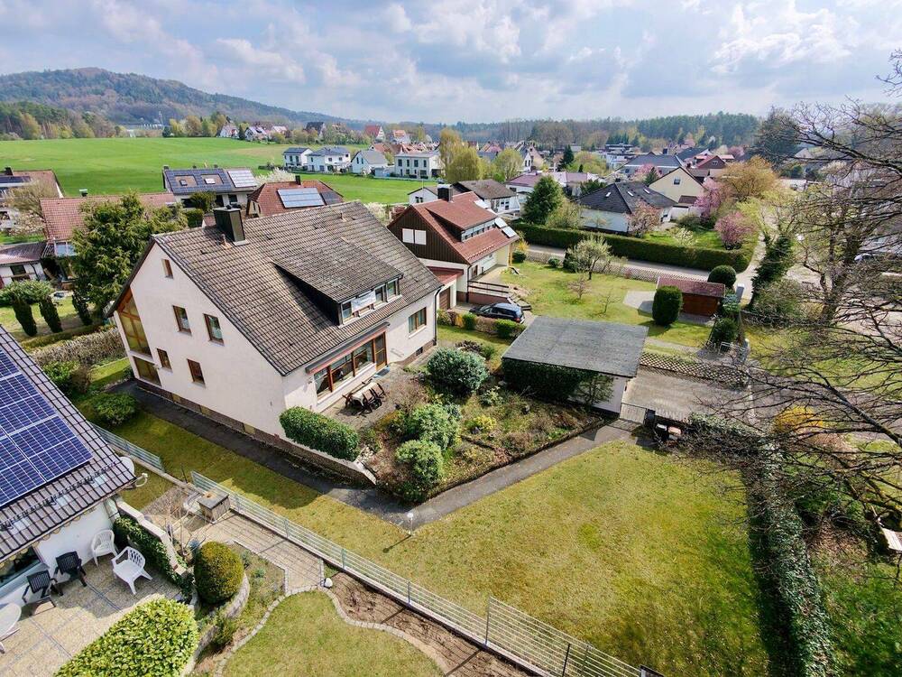 Thumbnail-Großes Ein- Zweifamilienhaus in sehr ruhiger Wohnlage bei Altdorf