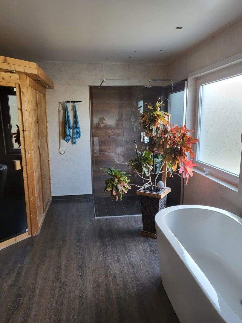 Thumbnail-Freistehendes Einfamilienhaus, voll Unterkellert